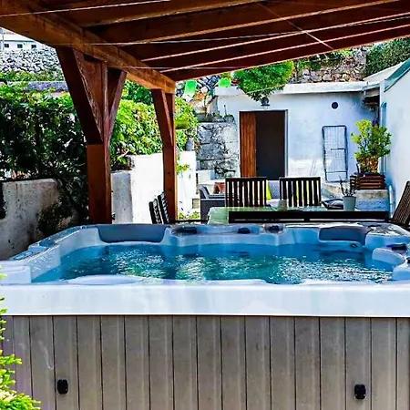 Casa Matea With Pool, Jacuzzi, Sauna & Garden In A Green Oasis, Kvarner Holiday home Hreljin